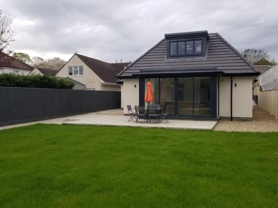 Evergreen Lodge - Two Bed Lux Flat - Parking, Garden, Patio, Wifi, Netflix - Close To Blenheim Palace & Oxford - F3 Kidlington Exterior foto