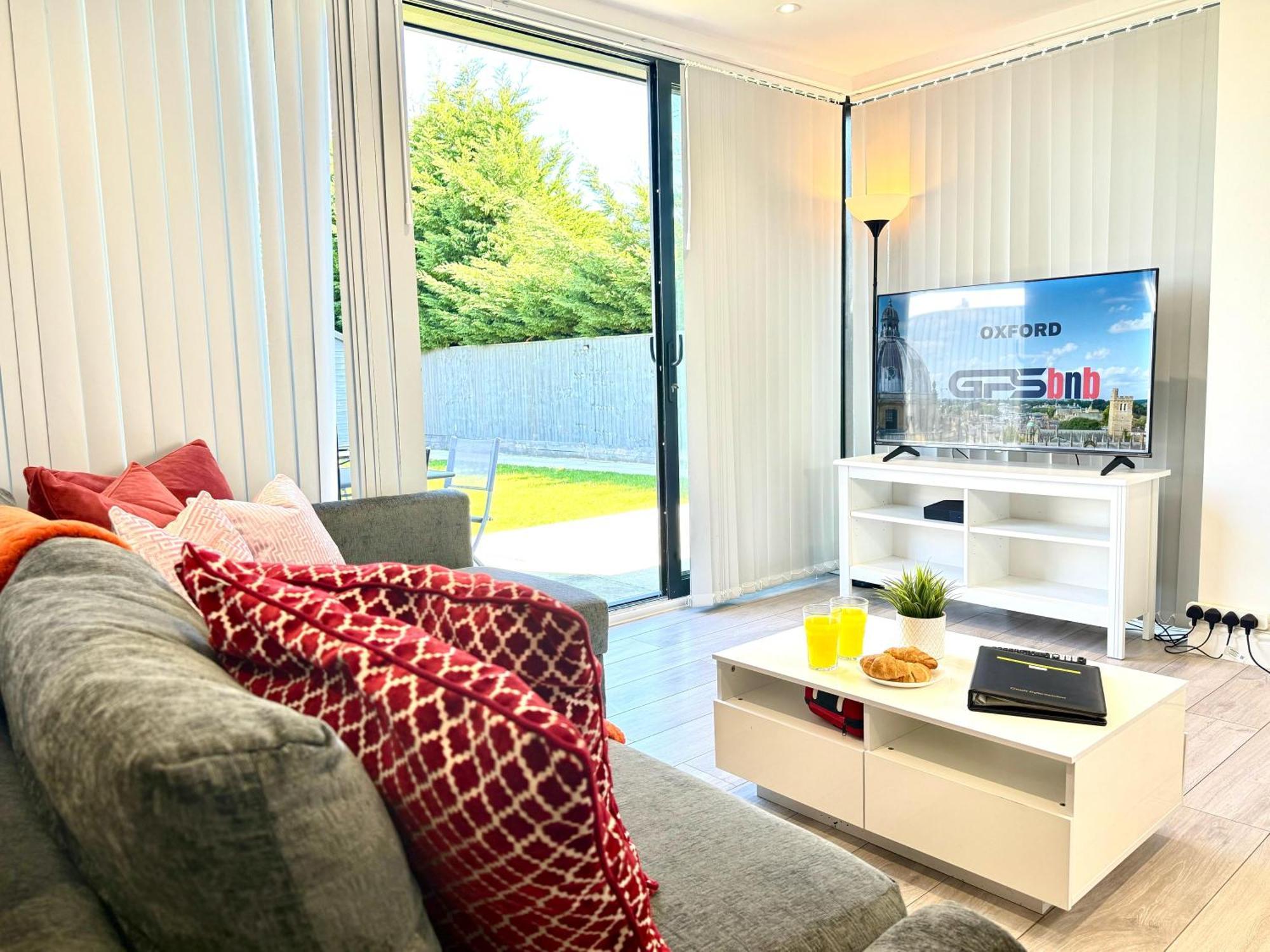 Evergreen Lodge - Two Bed Lux Flat - Parking, Garden, Patio, Wifi, Netflix - Close To Blenheim Palace & Oxford - F3 Kidlington Exterior foto
