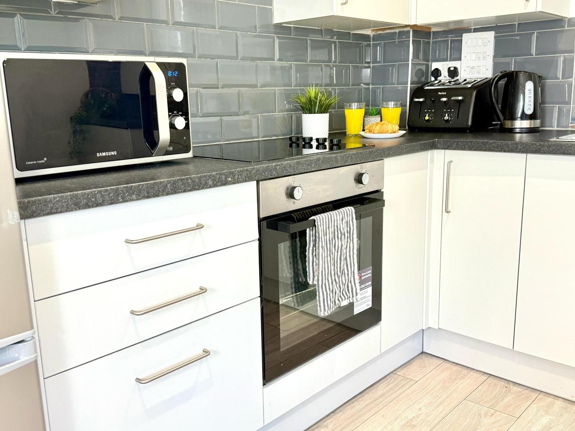 Evergreen Lodge - Two Bed Lux Flat - Parking, Garden, Patio, Wifi, Netflix - Close To Blenheim Palace & Oxford - F3 Kidlington Exterior foto